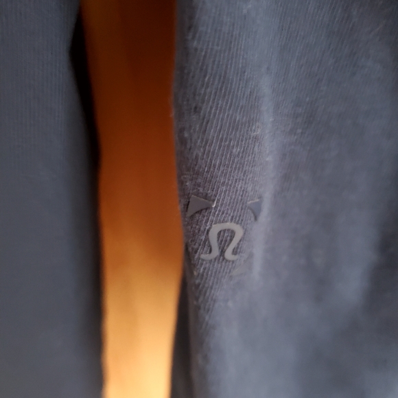 Lululemon Men's Navy 5 Year Basic Long Sleeve Crew Neck Shirt size Medium - Picture 3 of 3